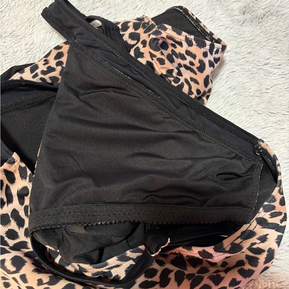 Pink Lily Leopard Print One-Piece Swimsuit, size Medium - Picture 4 of 8